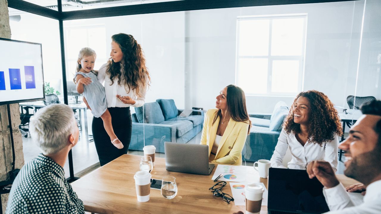 10 dicas para as empresas acolherem as mães no trabalho