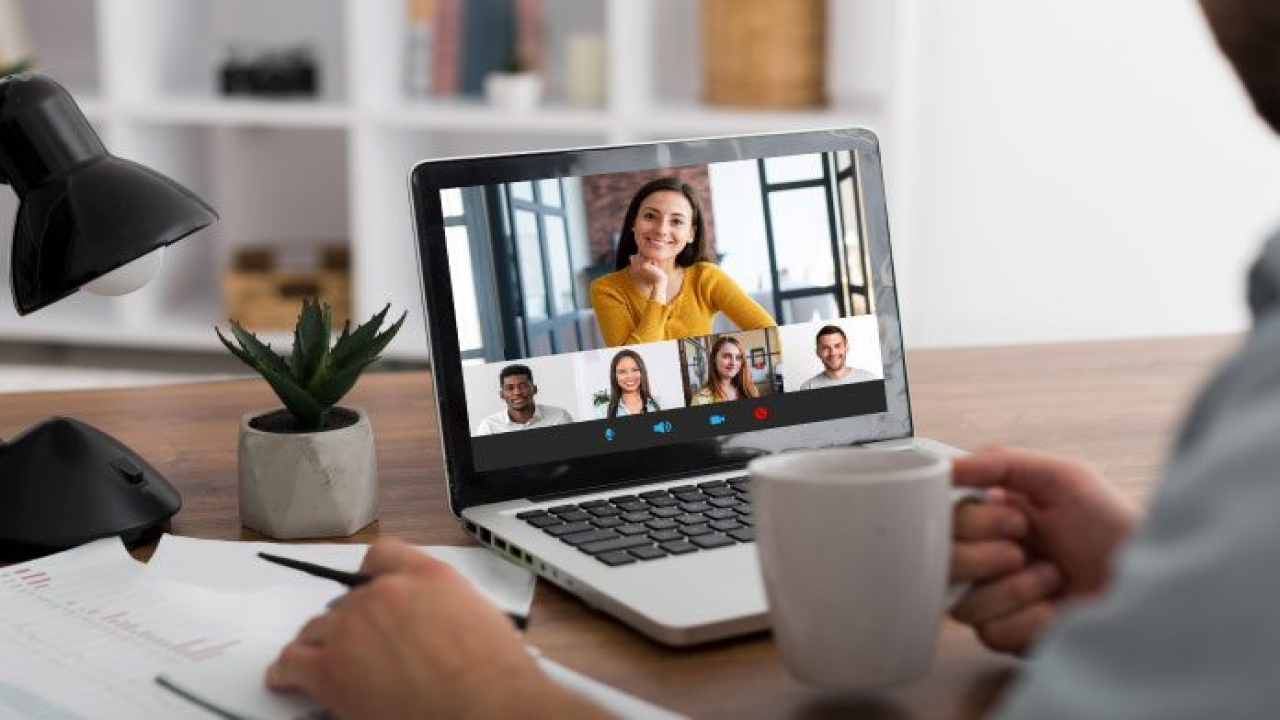 Dicas práticas para entrevistas remotas: como garantir a eficiência e humanização?