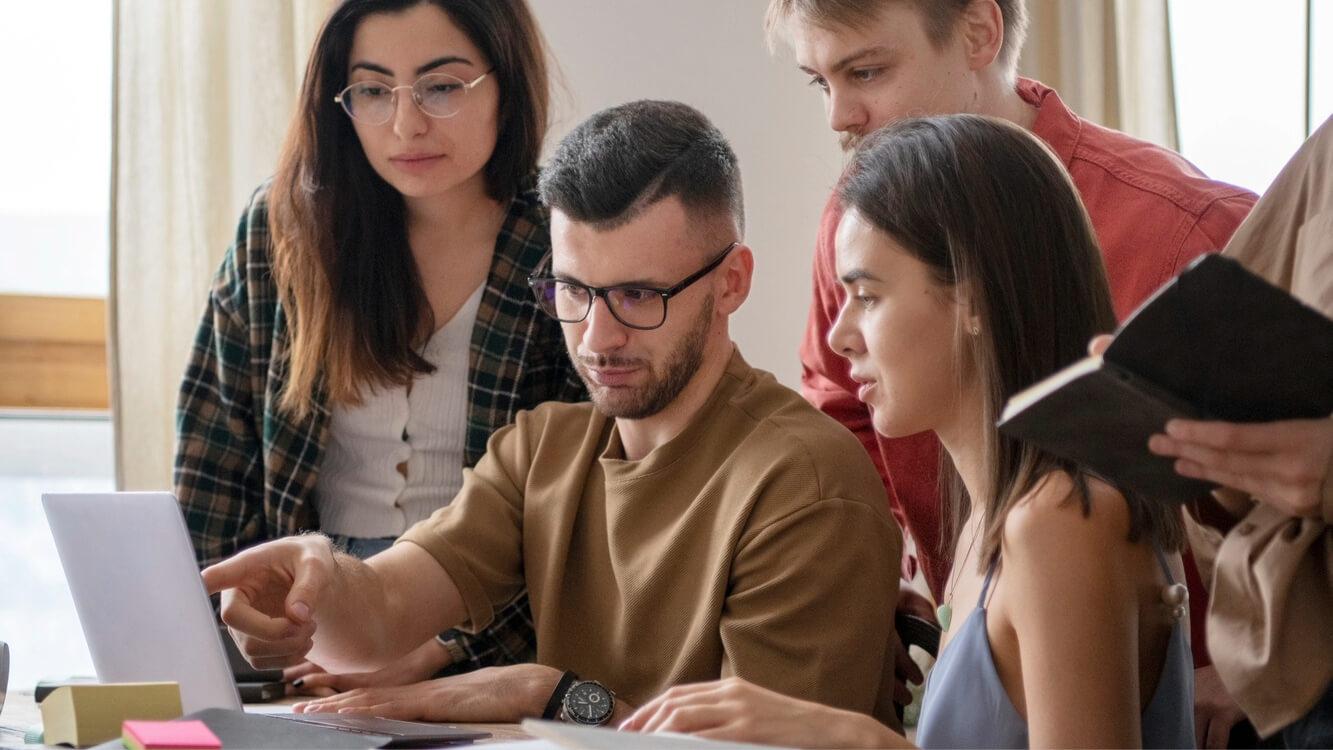 Jovens aprendizes: como enfrentar o abismo social